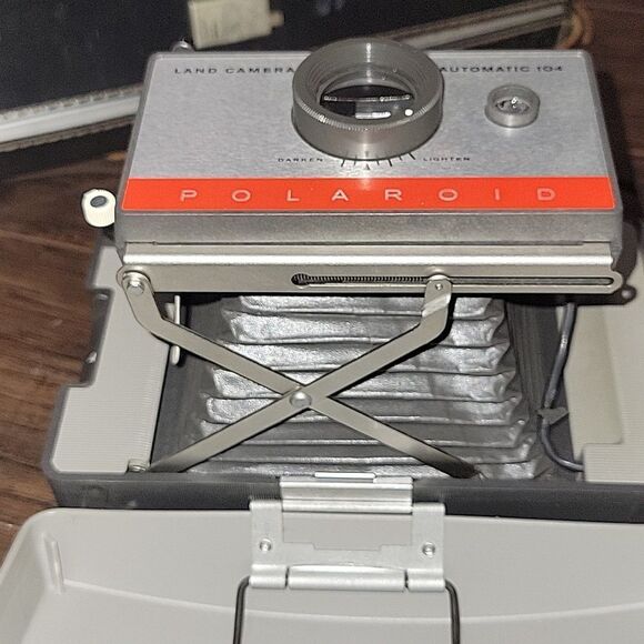 Polaroid Black & White/Color 104 Vintage Camera with accessories - Picture 5 of 12